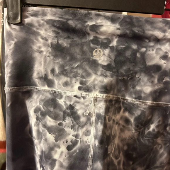 LULULEMON WUNDER UNDER TIE DYE HIGH RISE CROP LEGGINGS - Picture 4 of 4